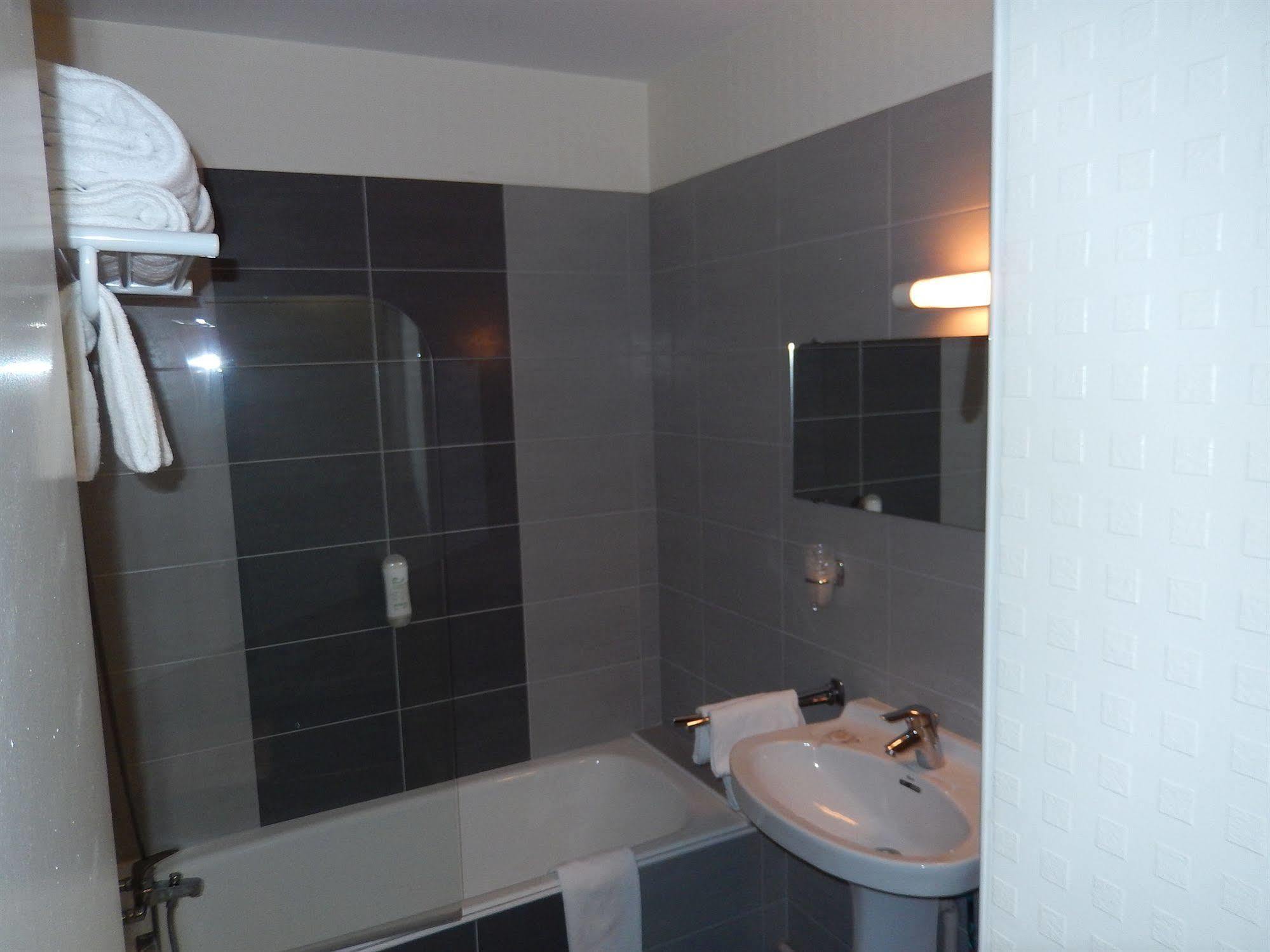 Logis Hotel Lodge La Valette Cesson-Sévigné Zewnętrze zdjęcie